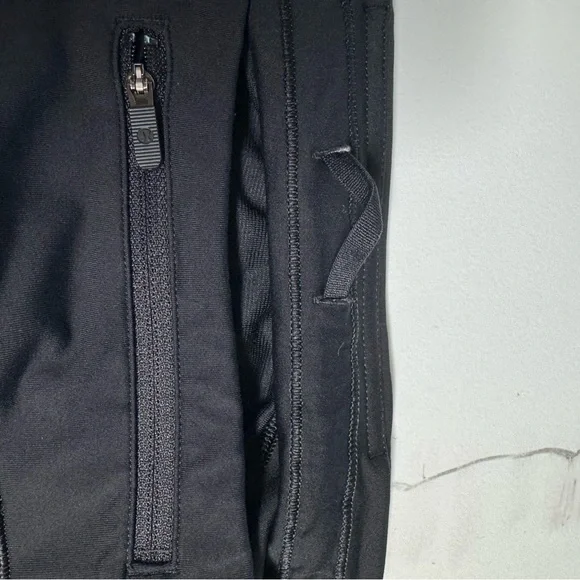 lululemon speed up shorts 2.5” - Picture 7 of 9